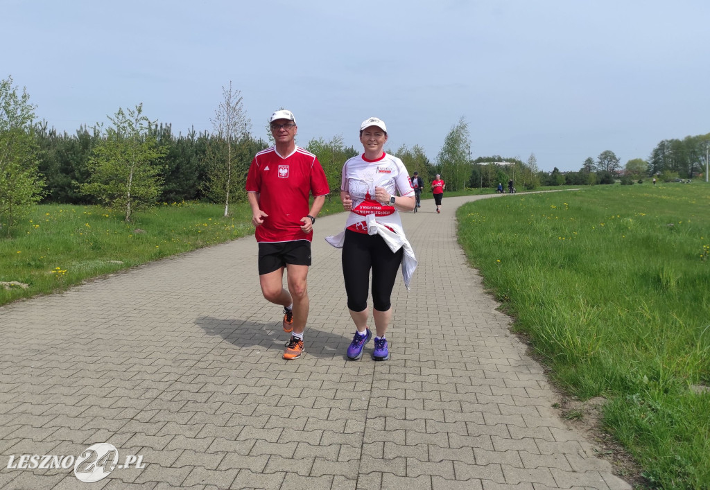 Symboliczne biało-czerwone okrążenie