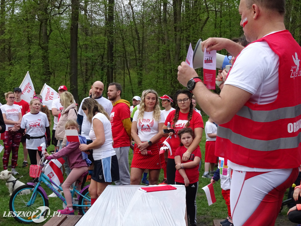 Bieg i marsz z flagą. Leszno, 2 maja 2023