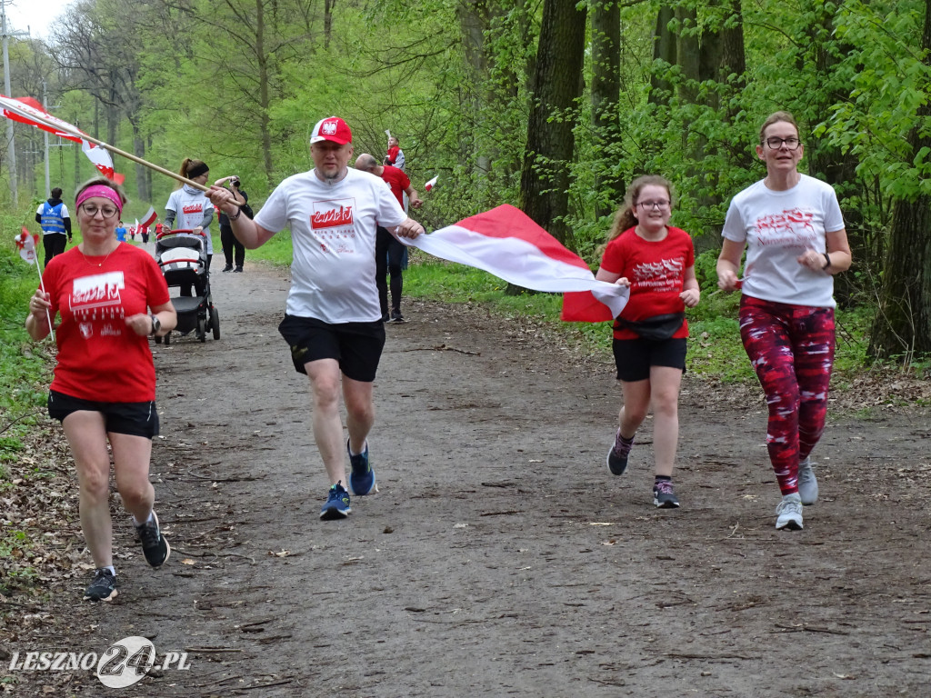Bieg i marsz z flagą. Leszno, 2 maja 2023