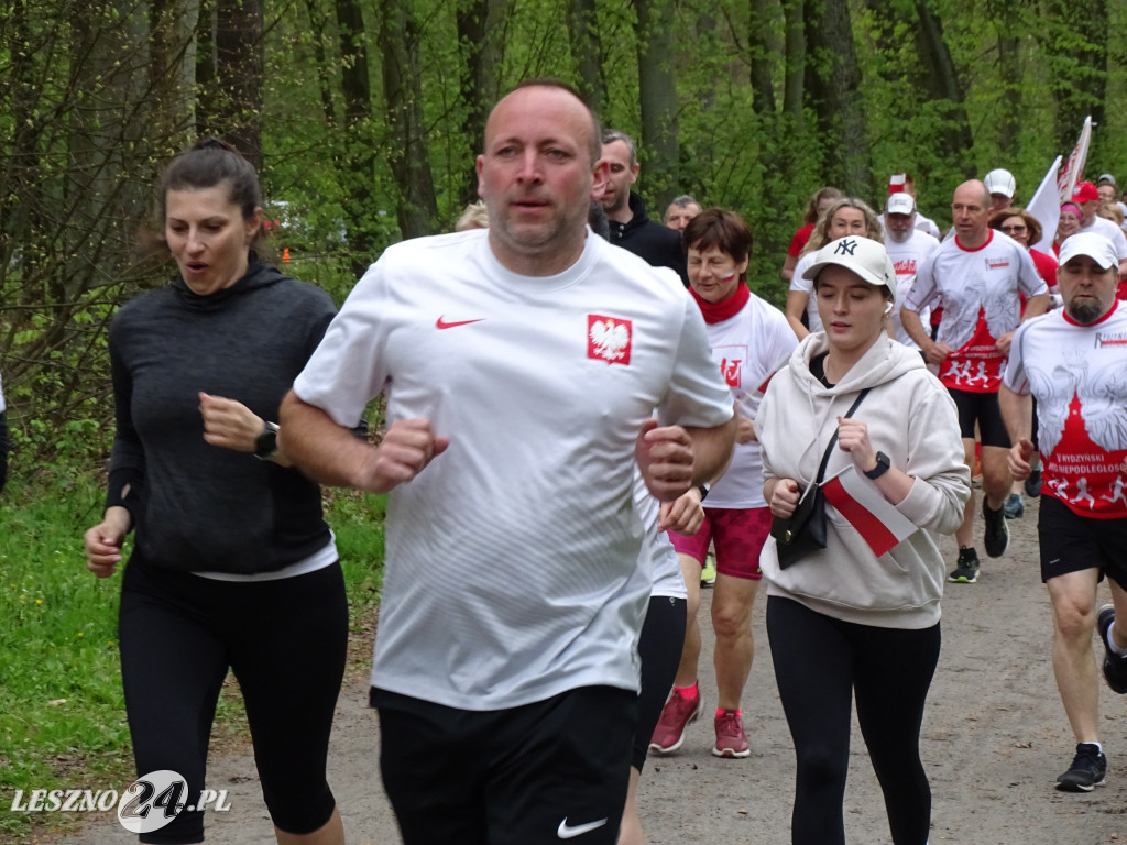 Bieg i marsz z flagą. Leszno, 2 maja 2023