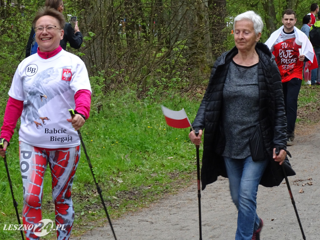 Bieg i marsz z flagą. Leszno, 2 maja 2023