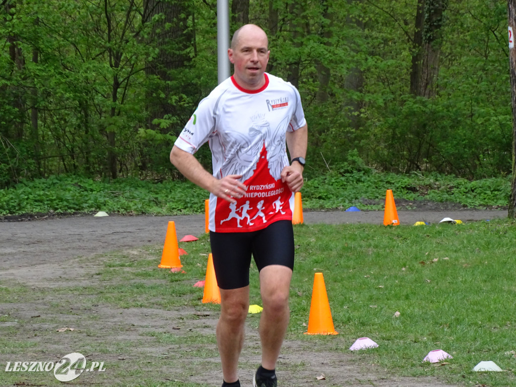 Bieg i marsz z flagą. Leszno, 2 maja 2023
