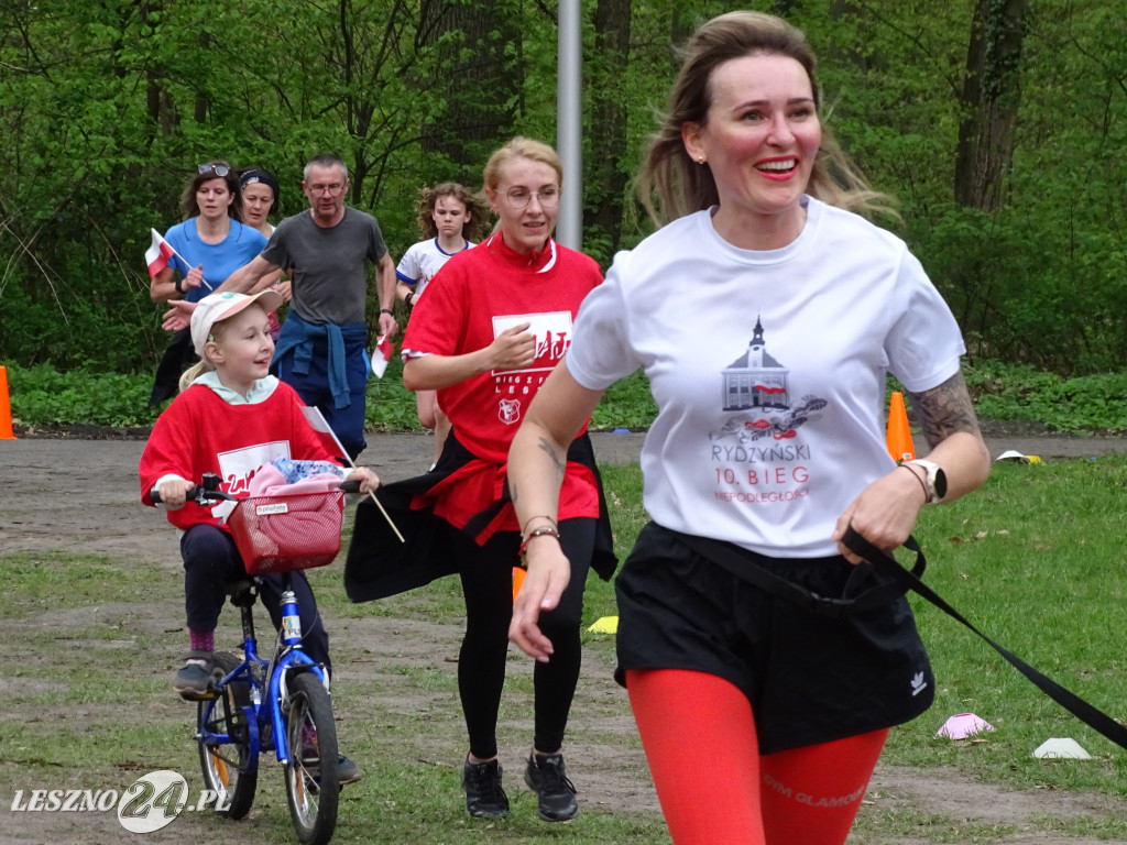Bieg i marsz z flagą. Leszno, 2 maja 2023