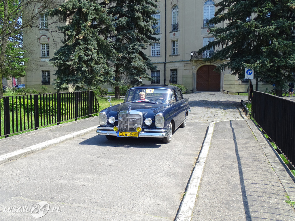 Zabytkowe pojazdy zjechały do Rydzyny