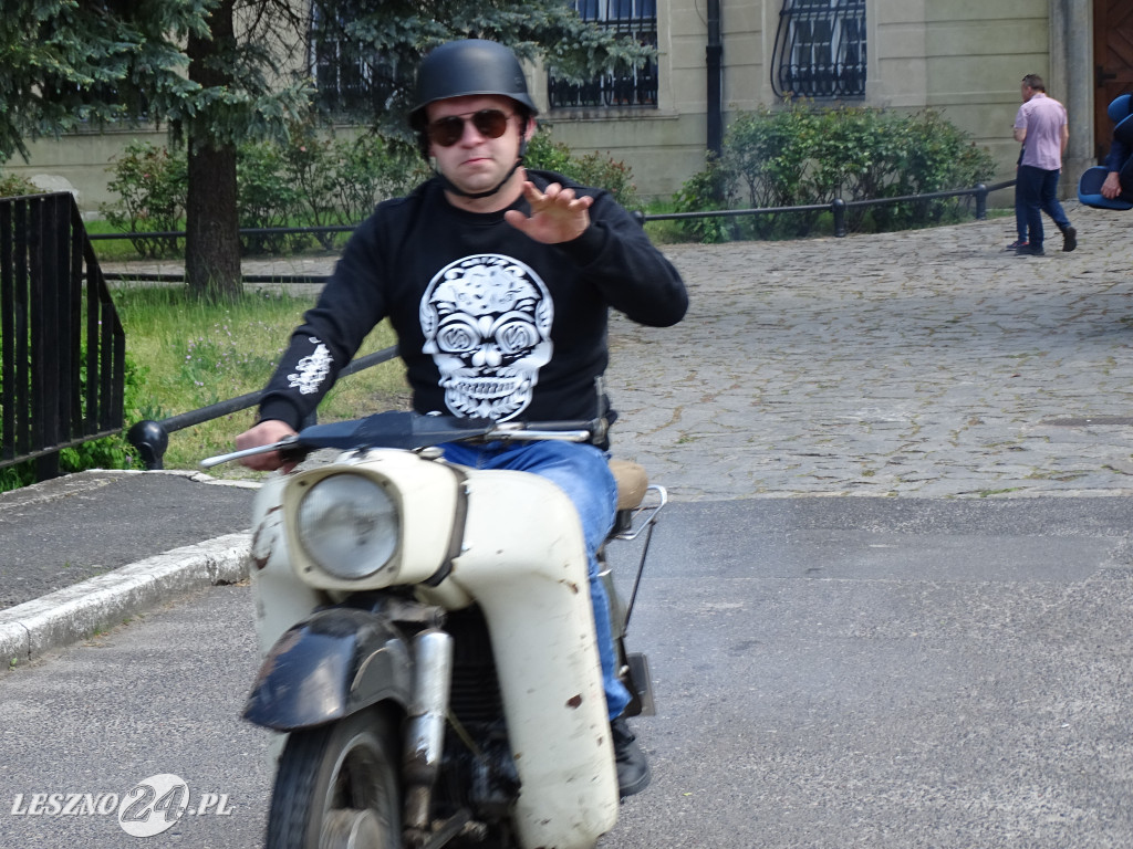 Zabytkowe pojazdy zjechały do Rydzyny