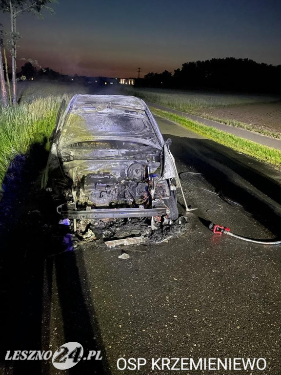 Od zwarcia całkowicie spaliło się auto