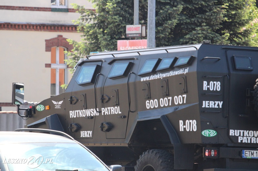Detektyw Rutkowski przywiózł policji winnego?