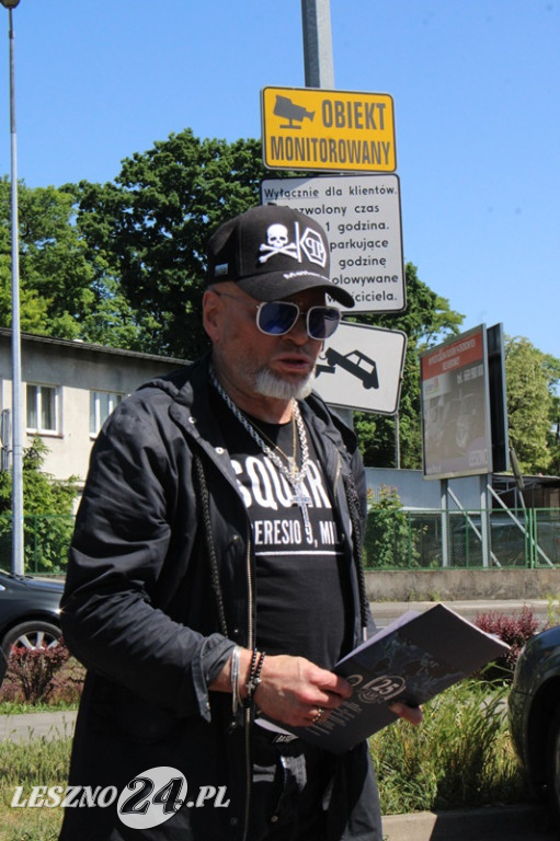 Detektyw Rutkowski przywiózł policji winnego?