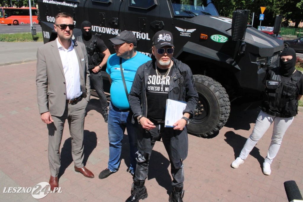 Detektyw Rutkowski przywiózł policji winnego?