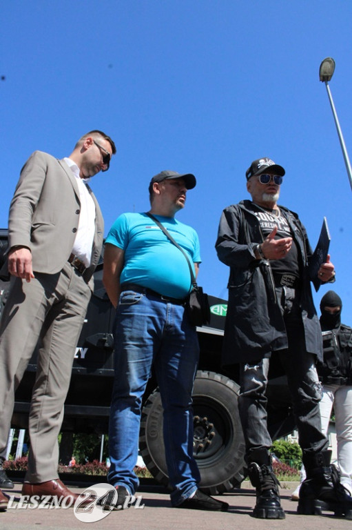 Detektyw Rutkowski przywiózł policji winnego?