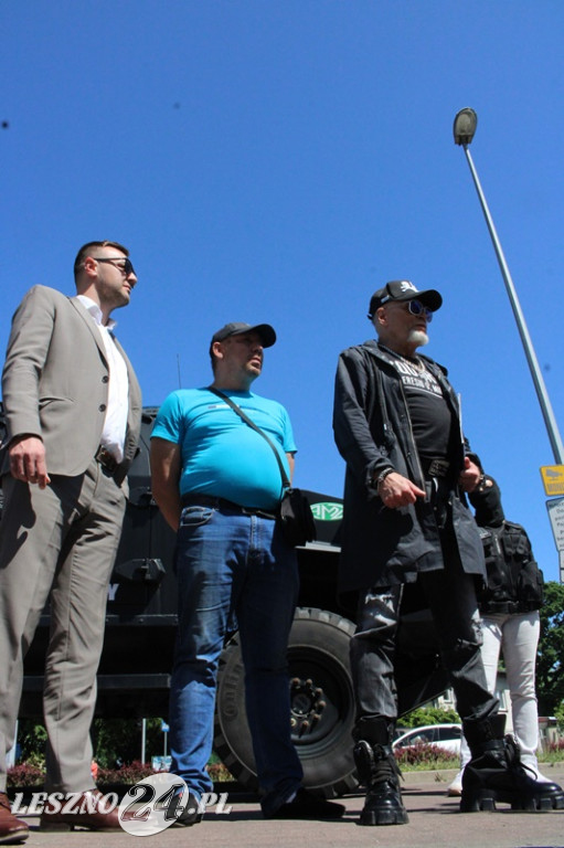 Detektyw Rutkowski przywiózł policji winnego?