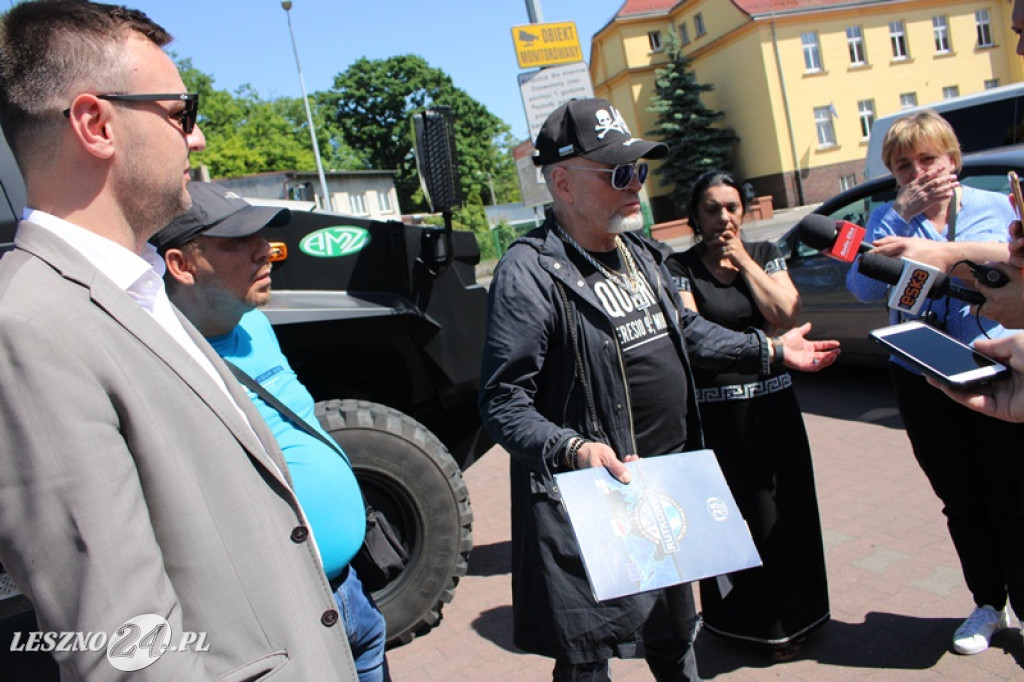 Detektyw Rutkowski przywiózł policji winnego?
