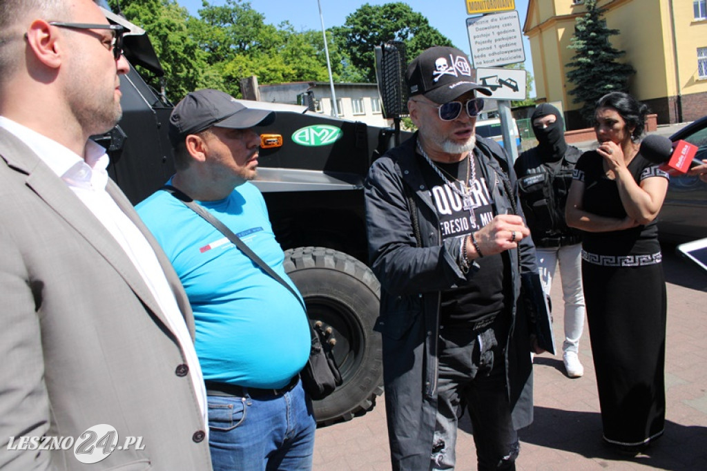 Detektyw Rutkowski przywiózł policji winnego?