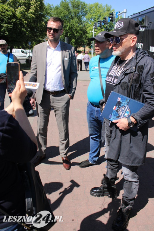 Detektyw Rutkowski przywiózł policji winnego?