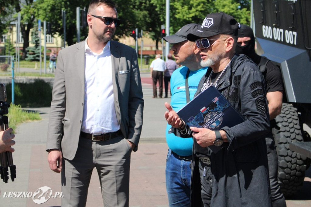 Detektyw Rutkowski przywiózł policji winnego?