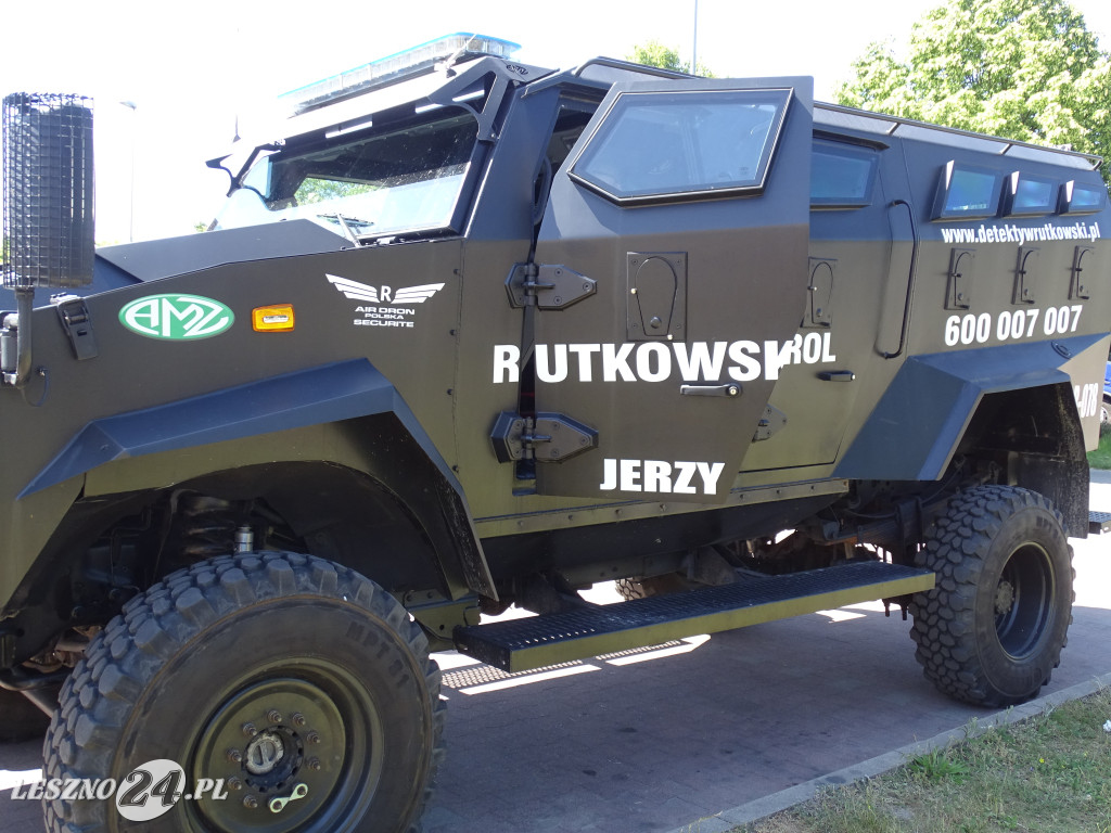 Detektyw Rutkowski przywiózł policji winnego?