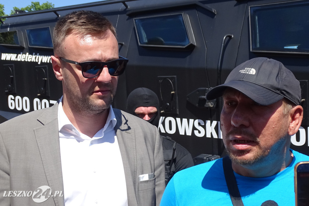 Detektyw Rutkowski przywiózł policji winnego?