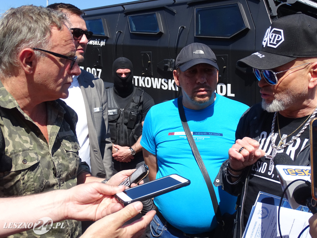 Detektyw Rutkowski przywiózł policji winnego?