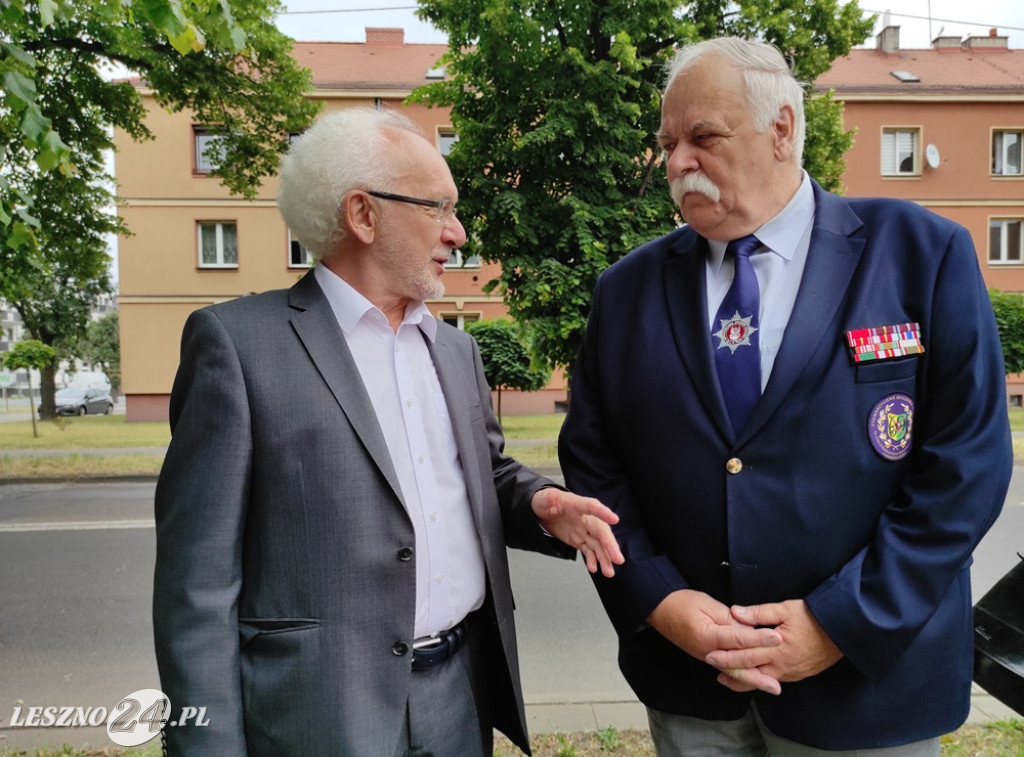 Skwer, tablica i róże dla A. Piłsudskiej