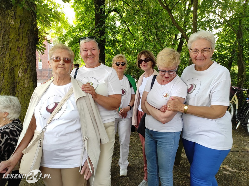 Skwer, tablica i róże dla A. Piłsudskiej