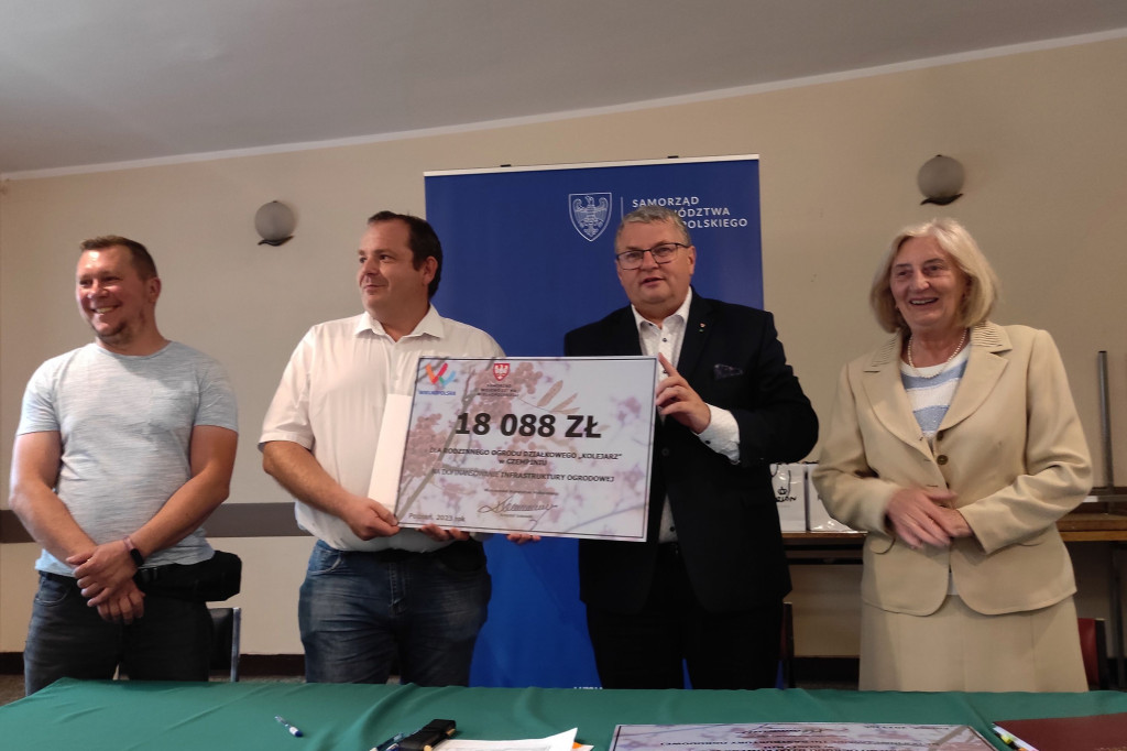 Działkowcy otrzymali czeki w Lesznie