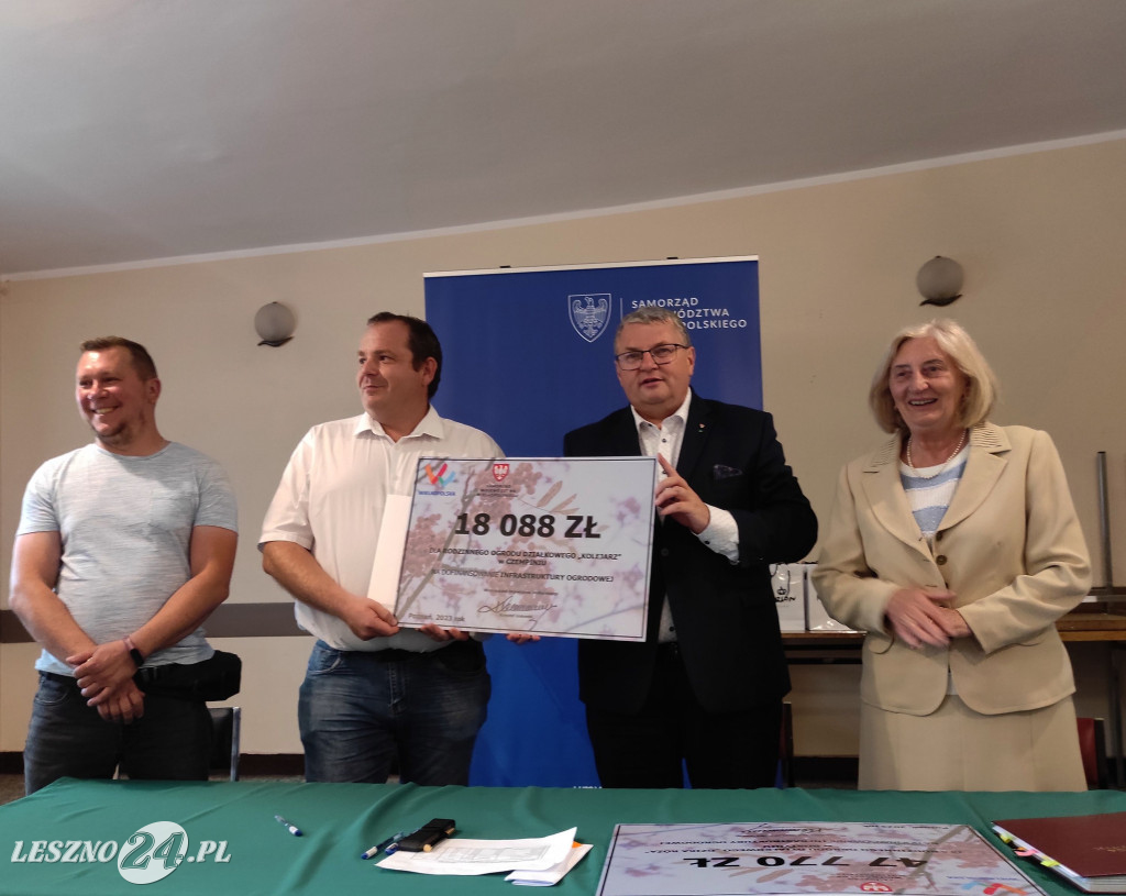 Działkowcy otrzymali czeki w Lesznie