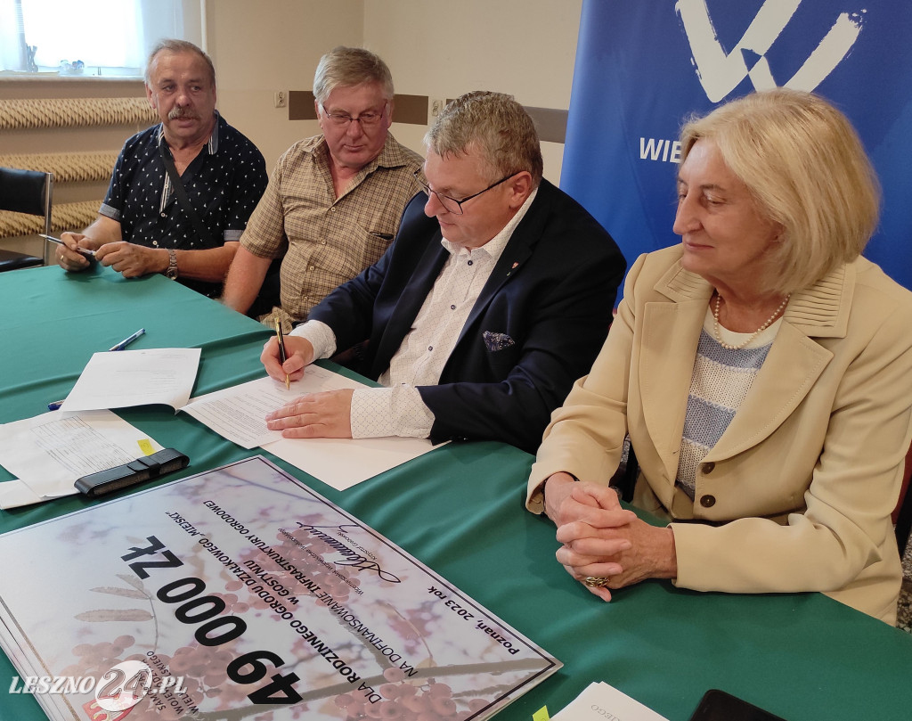 Działkowcy otrzymali czeki w Lesznie