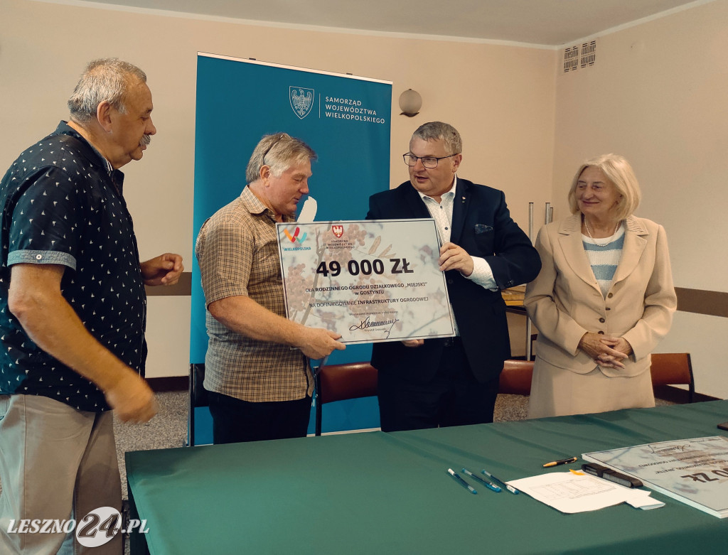 Działkowcy otrzymali czeki w Lesznie