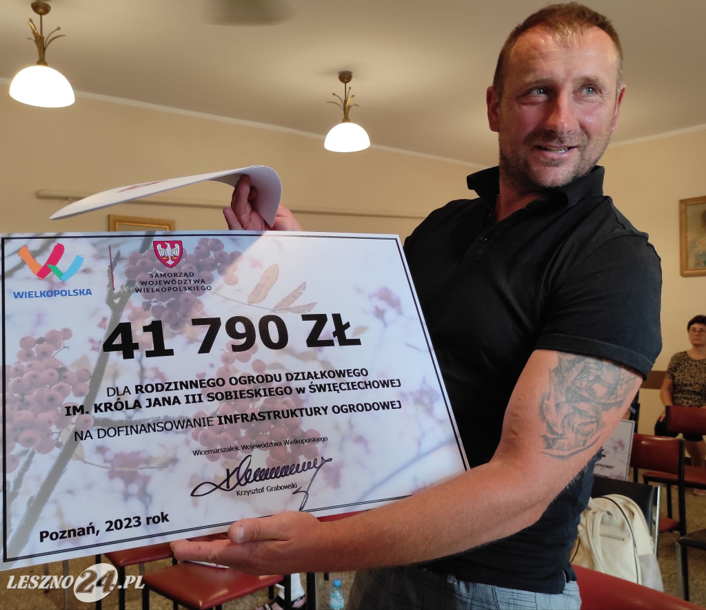 Działkowcy otrzymali czeki w Lesznie