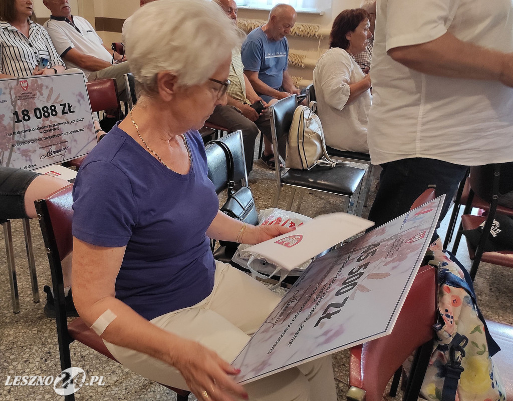 Działkowcy otrzymali czeki w Lesznie