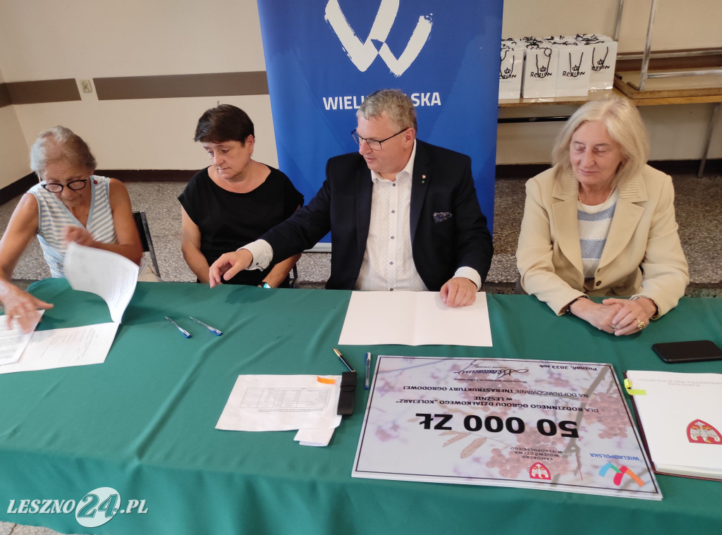 Działkowcy otrzymali czeki w Lesznie