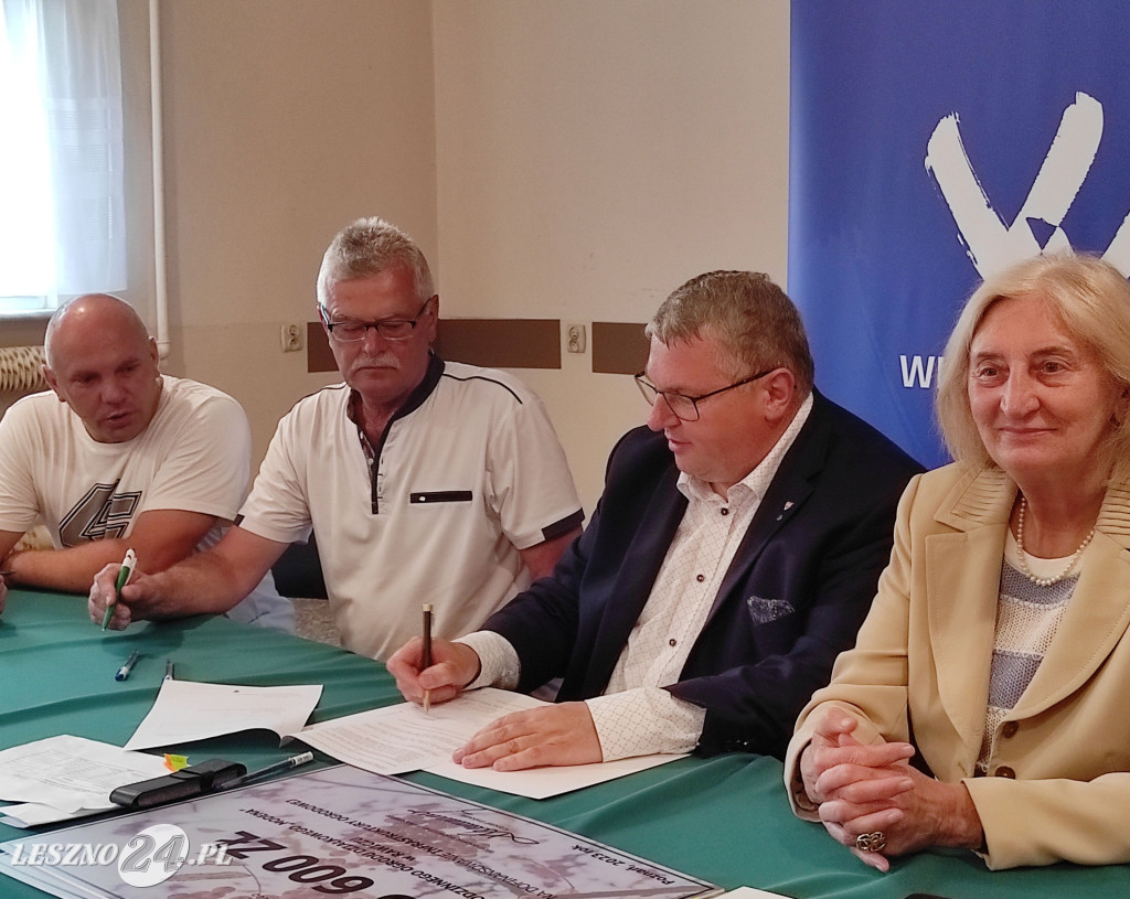 Działkowcy otrzymali czeki w Lesznie