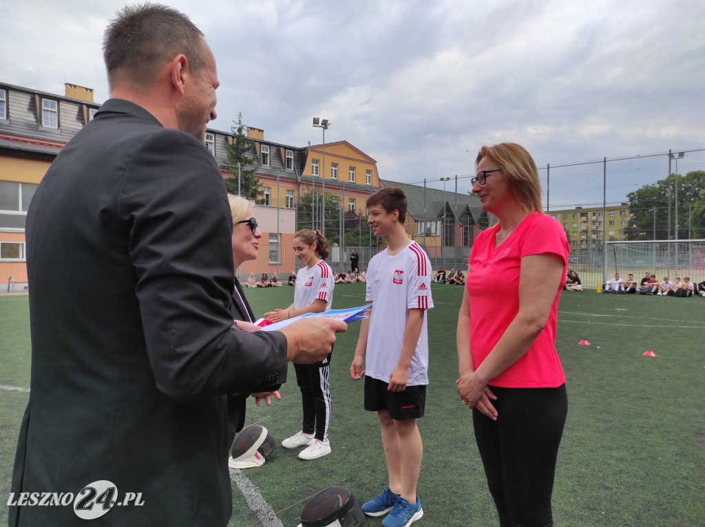 Wyróżnieni sportowcy SP 7 w Lesznie