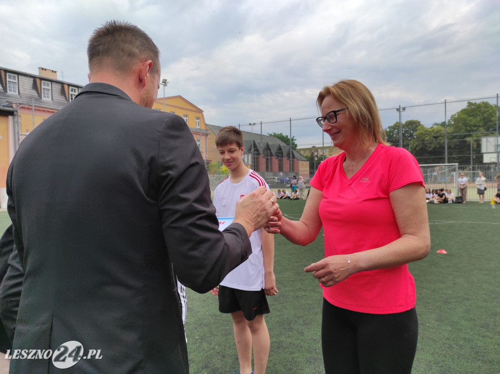 Wyróżnieni sportowcy SP 7 w Lesznie