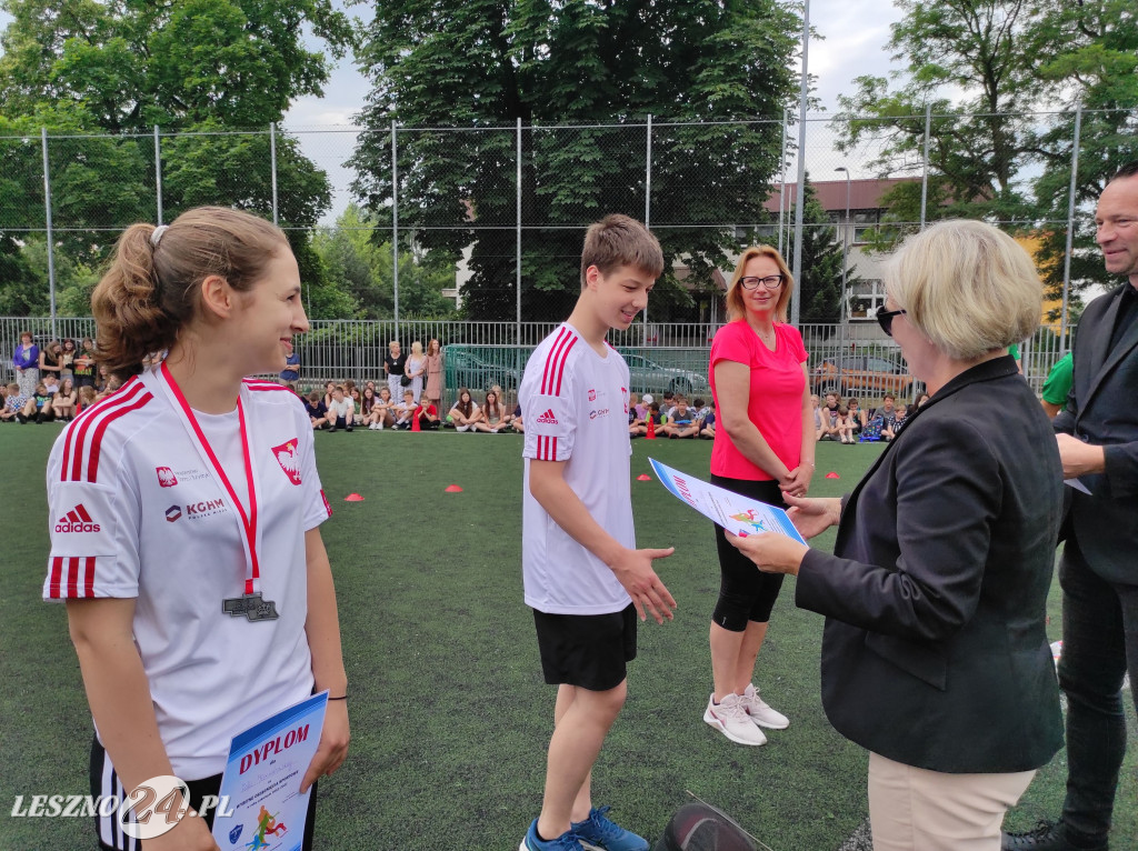 Wyróżnieni sportowcy SP 7 w Lesznie