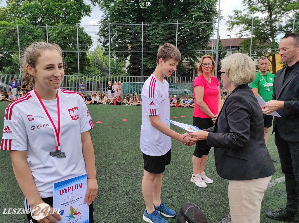 Wyróżnieni sportowcy SP 7 w Lesznie