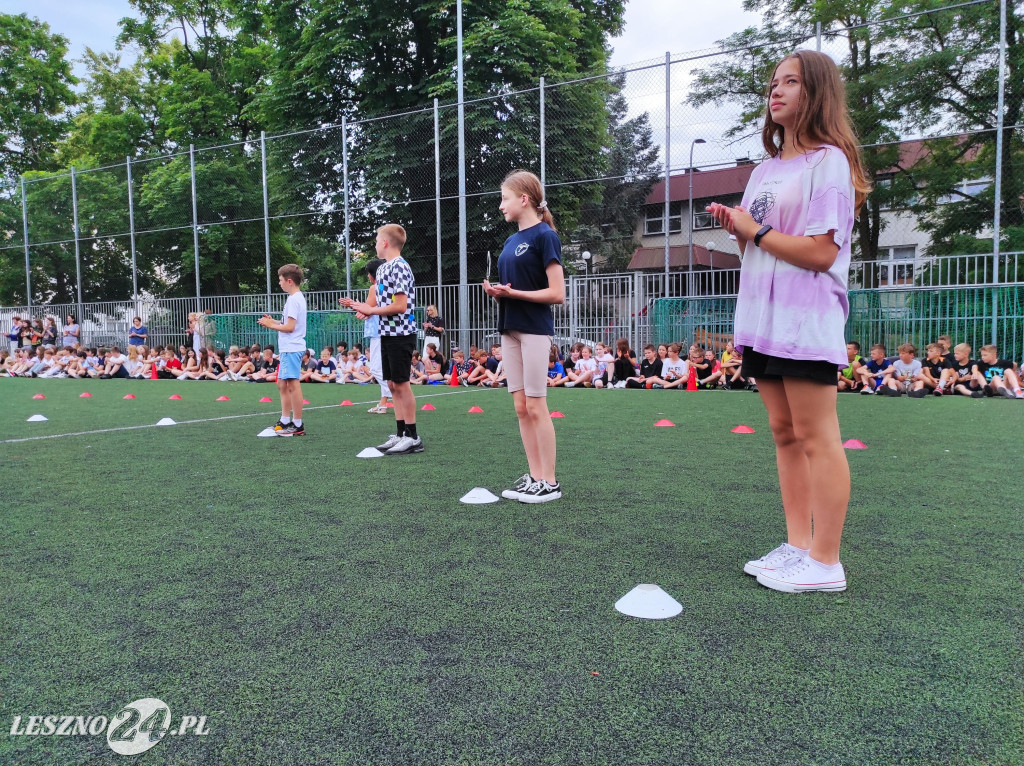 Wyróżnieni sportowcy SP 7 w Lesznie