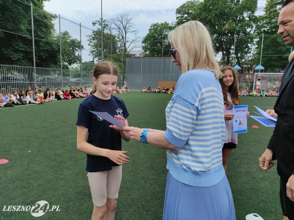 Wyróżnieni sportowcy SP 7 w Lesznie