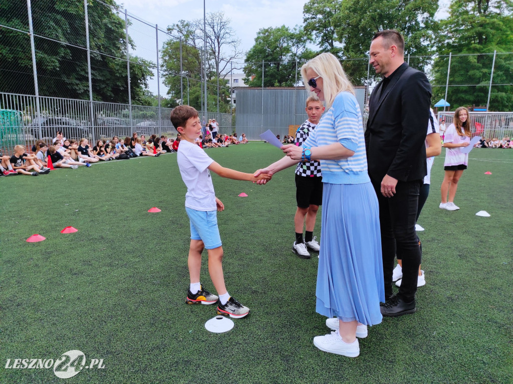 Wyróżnieni sportowcy SP 7 w Lesznie