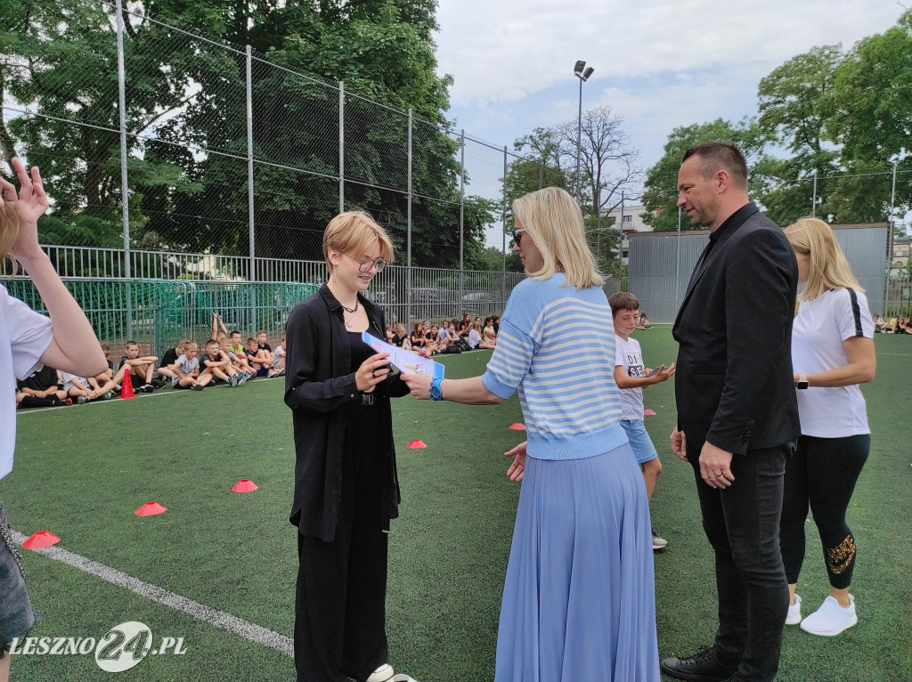 Wyróżnieni sportowcy SP 7 w Lesznie