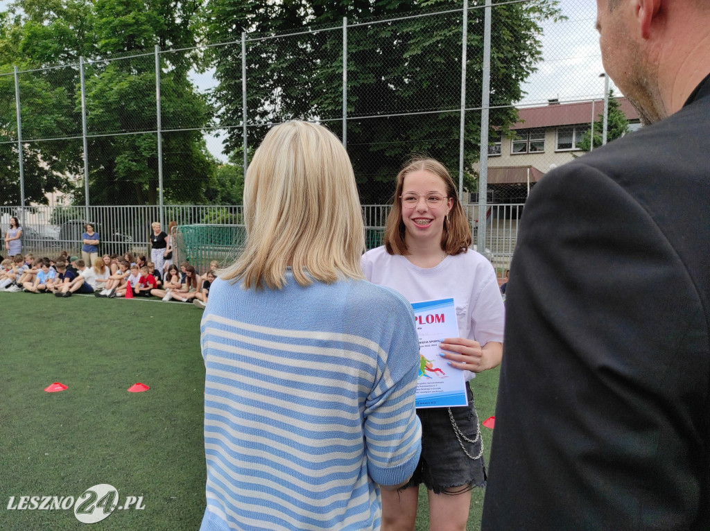 Wyróżnieni sportowcy SP 7 w Lesznie