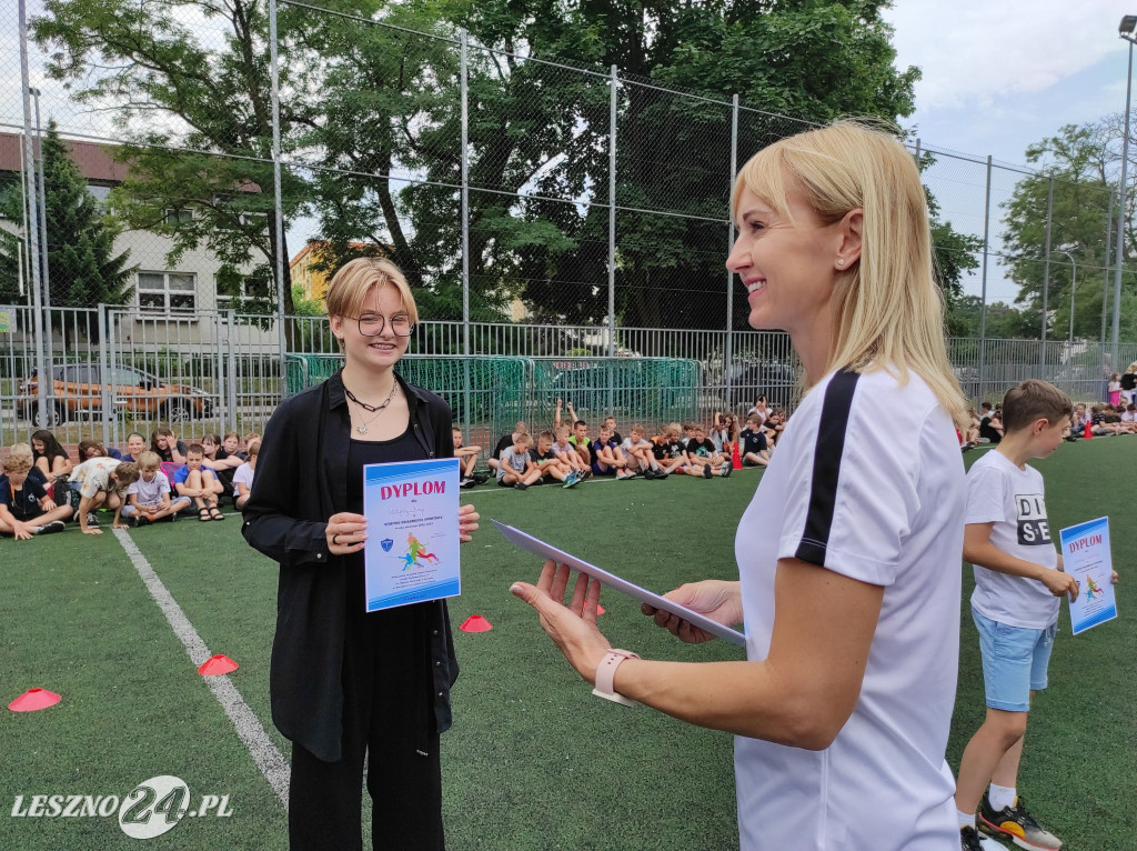 Wyróżnieni sportowcy SP 7 w Lesznie