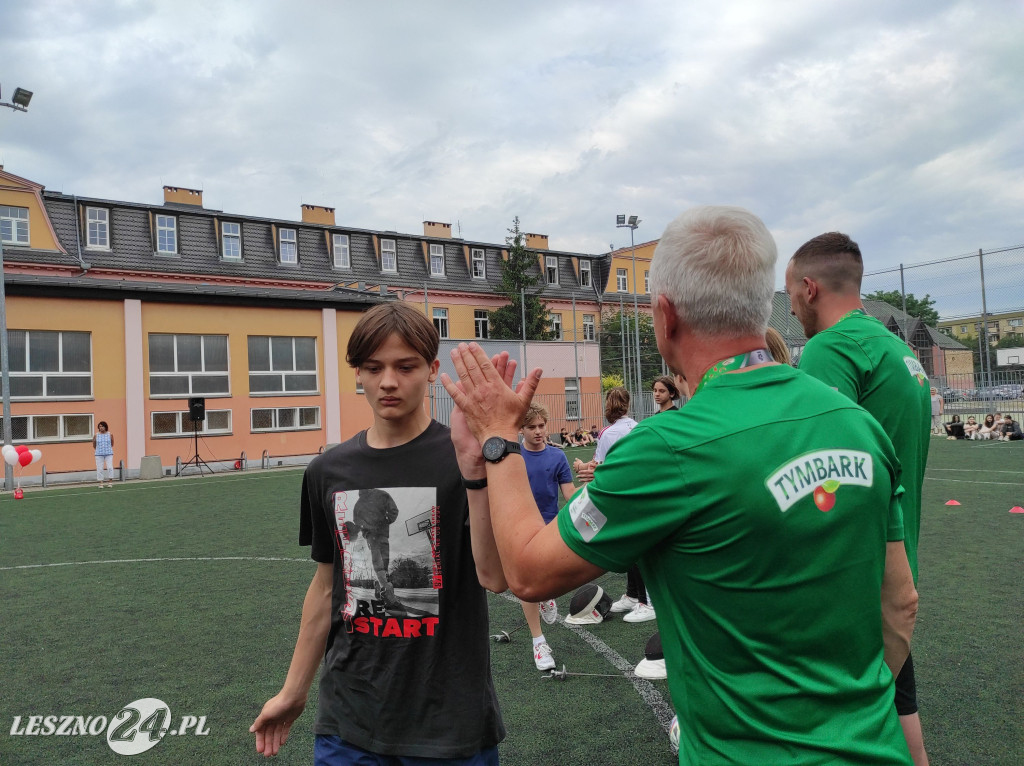 Wyróżnieni sportowcy SP 7 w Lesznie