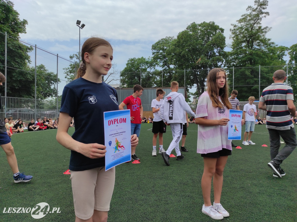 Wyróżnieni sportowcy SP 7 w Lesznie