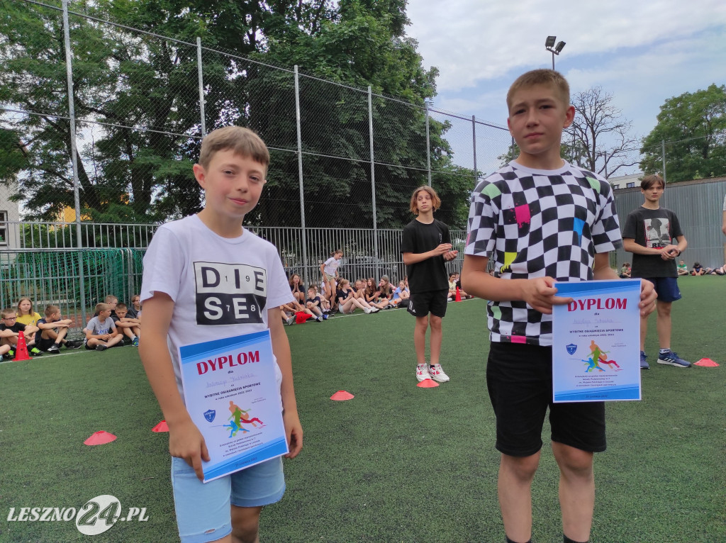 Wyróżnieni sportowcy SP 7 w Lesznie