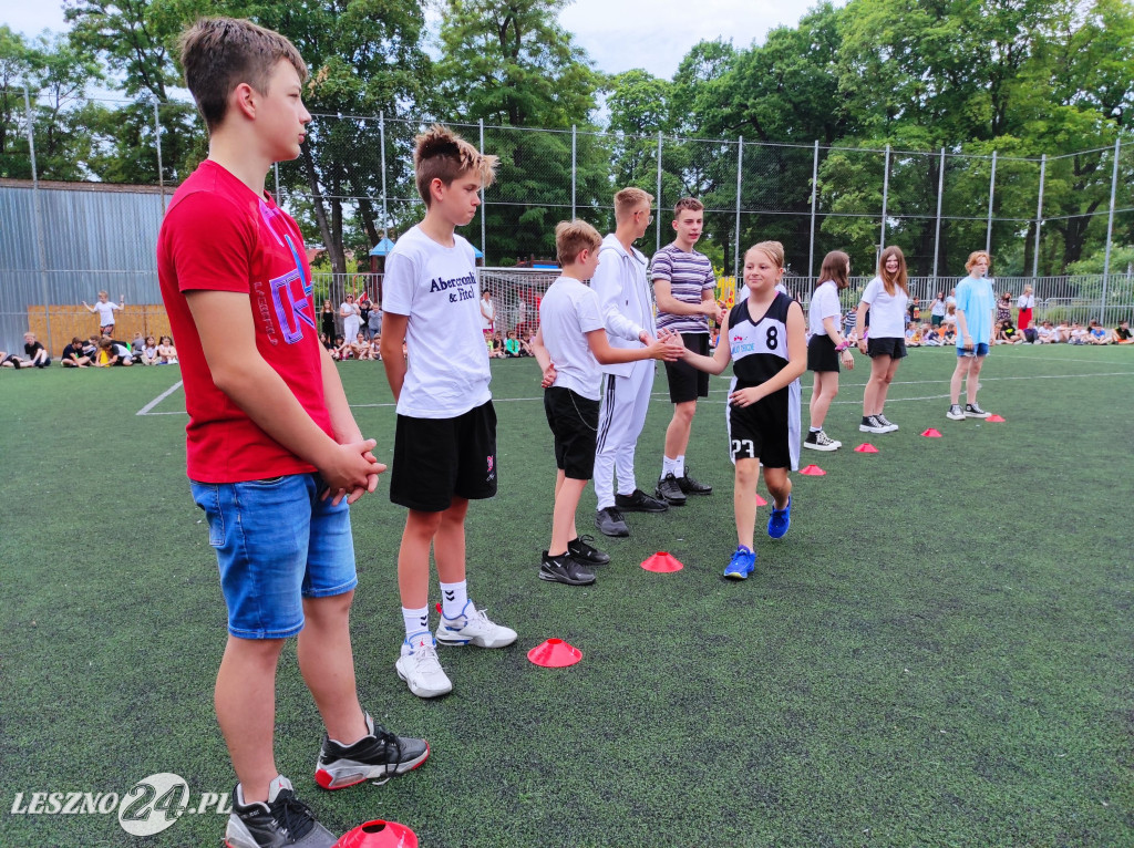 Wyróżnieni sportowcy SP 7 w Lesznie