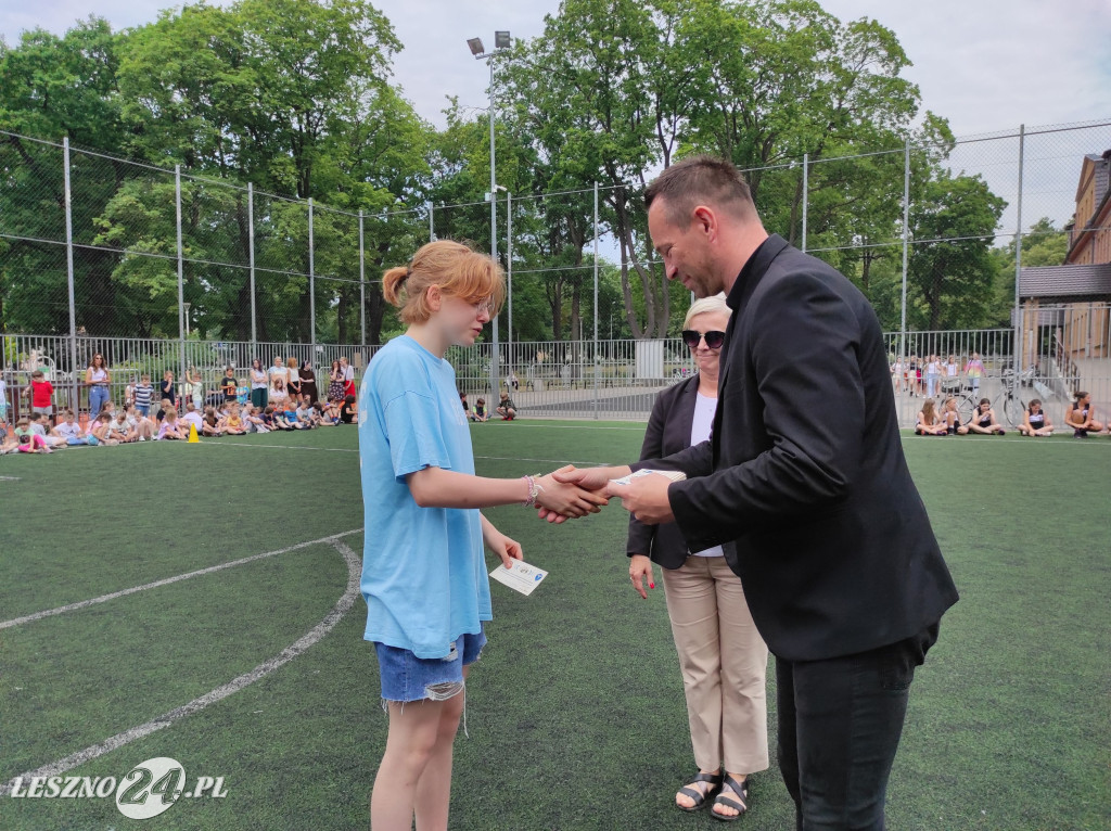 Wyróżnieni sportowcy SP 7 w Lesznie
