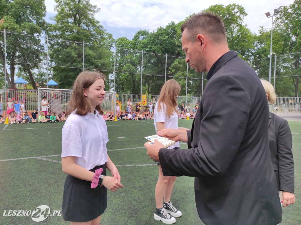 Wyróżnieni sportowcy SP 7 w Lesznie