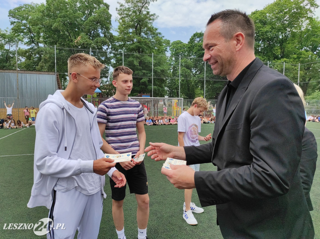 Wyróżnieni sportowcy SP 7 w Lesznie