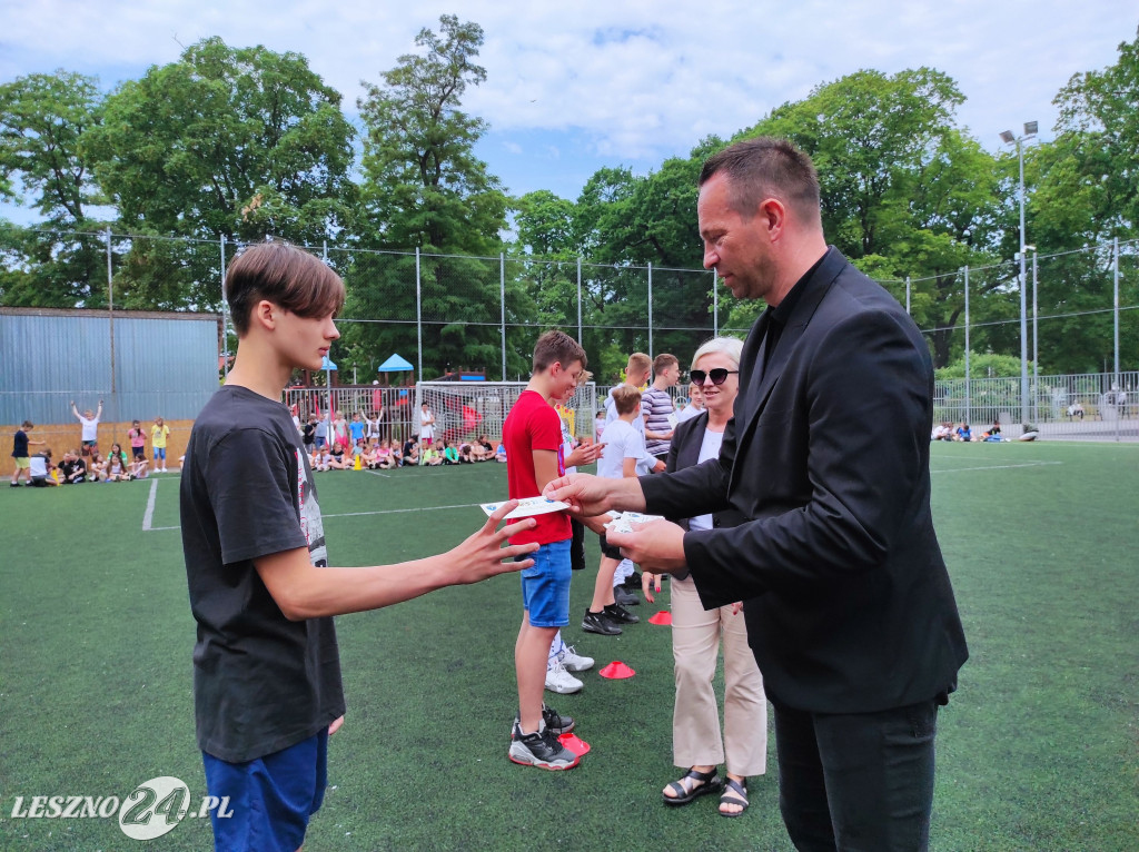 Wyróżnieni sportowcy SP 7 w Lesznie